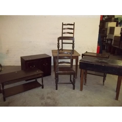 855 - A SELECTION OF 7 ITEMS TO INCLUDE A DRAW LEAF TABLE, A TEA TROLLEY AND A COFFEE TABLE, 2 CHAIRS ETC