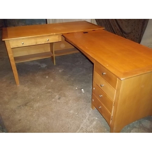 859 - A MODERN AMERICAN STYLE DESK