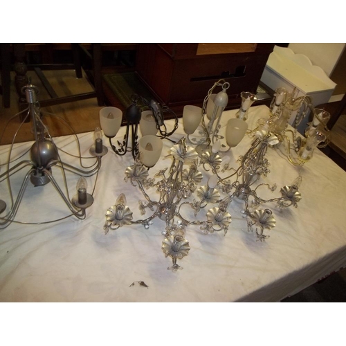 862 - A SELECTION OF 6 CHANDELIERS