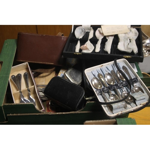 193 - A BOX OF COLLECTABLES TO INCLUDE CAMERAS, CUTLERY, RAZORS ETC