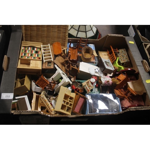 252 - TRAY OF DOLLS HOUSE FURNITURE ( TRAY NOT INCLUDED)