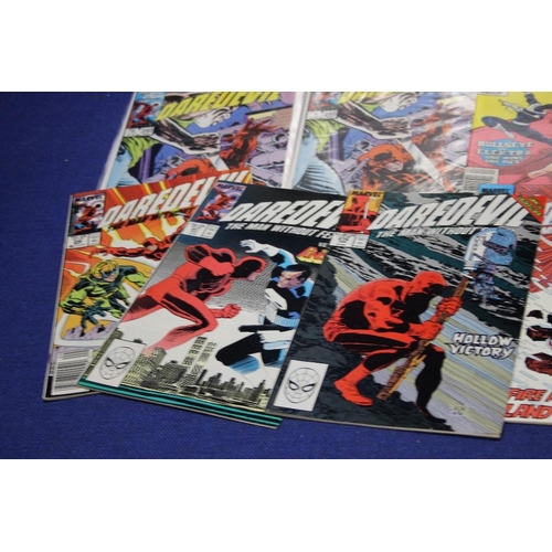 19 - A COLLECTION OF MARVEL DAREDEVIL COMICS to include issues 18, 246, 257, 276, 280, 287,297,298 and 5 ... 