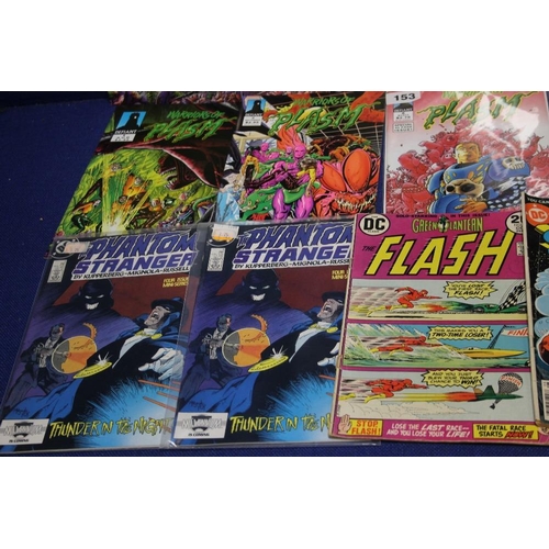 27 - A COLLECTION OF COMICS, to include King Flash Gordon issue 91, DC Flash issues 82,221,223, Superman ... 