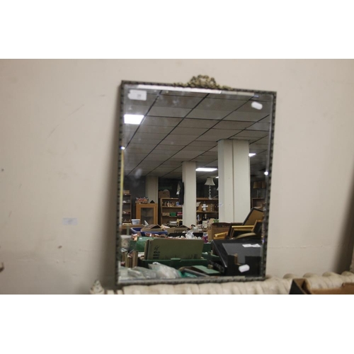 28 - A DECORATIVE MIRROR