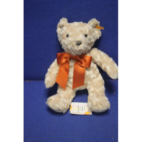 262 - A STEIFF 2022 HELLBLOND TEDDY BEAR