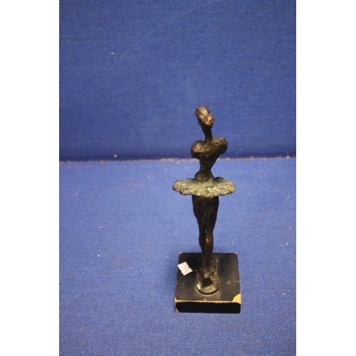 35 - A BRONZE FIGURE OF A BALLERINA ON A WOODEN BASE