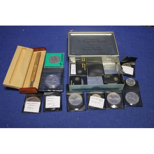 62 - A COLLECTION OF BRITISH COINS AND A BOXED ROYAL NAVY PEN