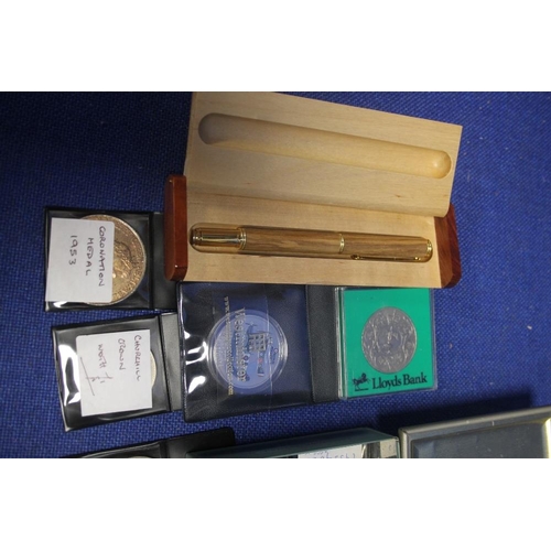 62 - A COLLECTION OF BRITISH COINS AND A BOXED ROYAL NAVY PEN