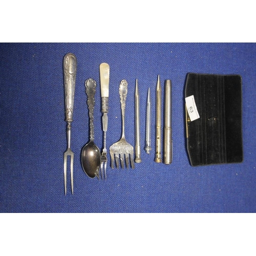 63 - A COLLECTION OF HALLMARKED SILVER AND WHITE METAL ITEMS TO INCLUDE PENS