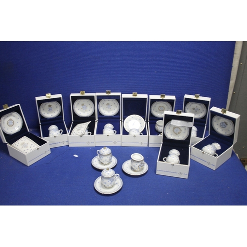 27 - NINE BOXED SWEDISH RORFRAND ROYAL FAMILY PLATE AND URN CHINA SETS TOGETHER WITH TWO UNBOXED ITEMS