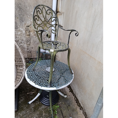 251 - round Garden table & Chair