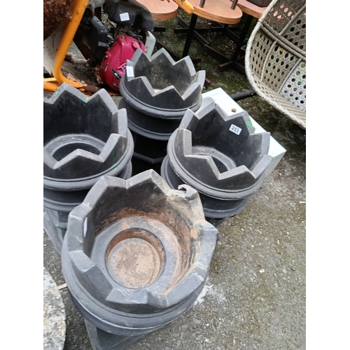 253 - 4 x Chimney Top planters