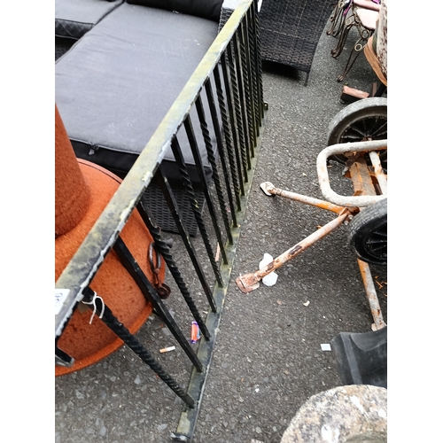 256 - Metal Garden Rail