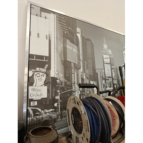 37 - Times Square & Amsterdam scenes