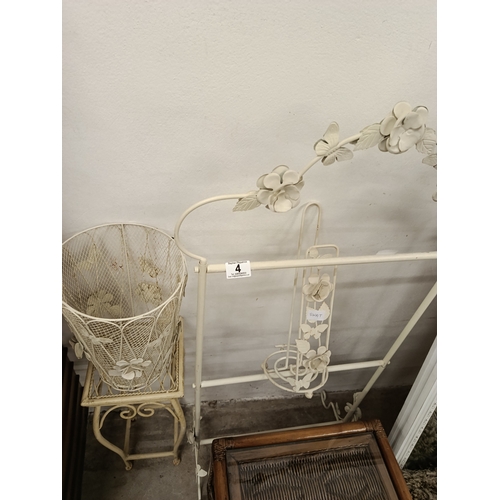 4 - 4 x pieces of cream bathroom items