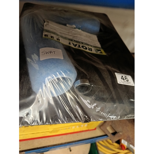 46 - Paint roller & tray kit