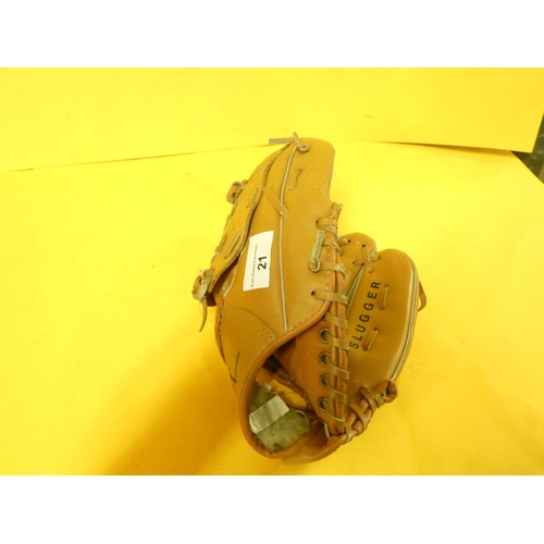 21 - MID WEST BASEBALL GLOVE (ORIGINAL)