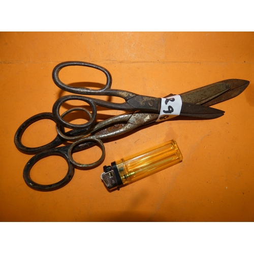 298 - LOT OF OLD SCISSORS