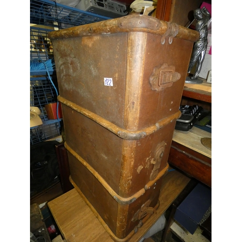 122 - OLD TRUNK 85 X 50 CM