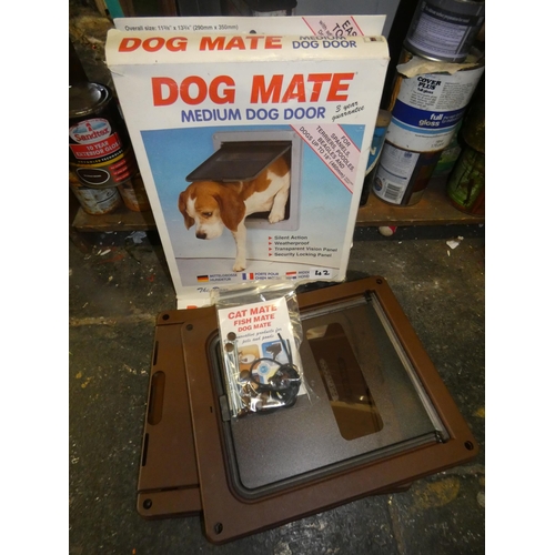 42 - MEDIUM DOG DOOR