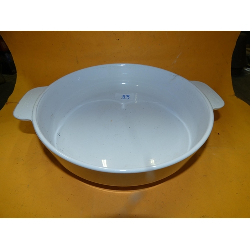 33 - WHITE KITCHEN DISH