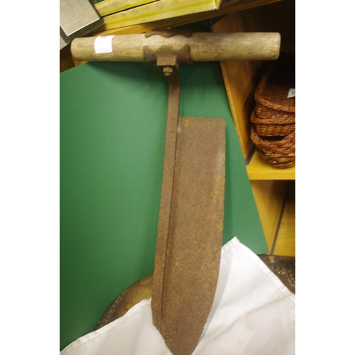 51 - OLD TURF KNIFE