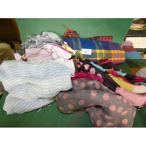 40 - LOT OF WOMAN'S SCARVES