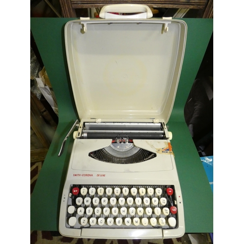 141 - TYPEWRITER- SMITH CORONA DE LUXE