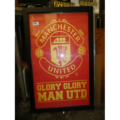 98 - MANCHESTER UNITED H70 X 46 CM