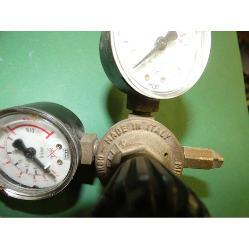 127 - ITALIAN PRESSURE  REGULATOR WIKA