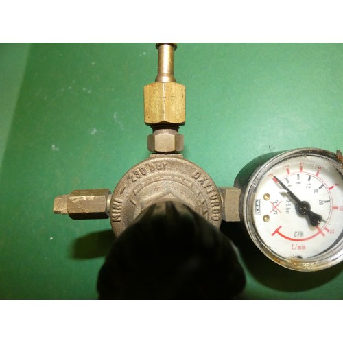 127 - ITALIAN PRESSURE  REGULATOR WIKA