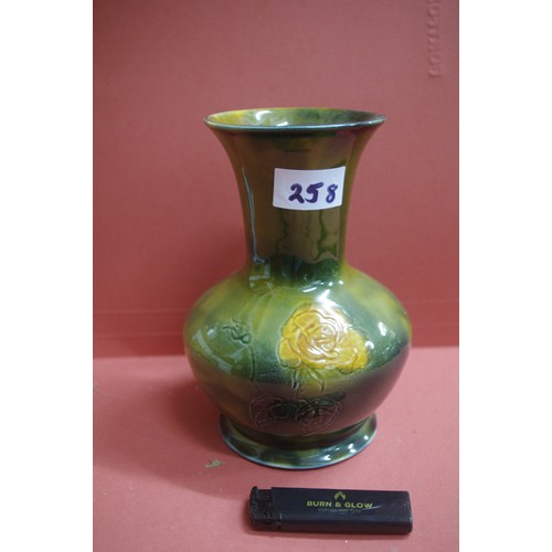 258 - IRISH WADE PORCELAIN VASE (S.D )