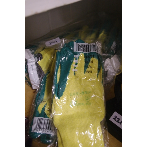 220 - LOT OF WORK GLOVES