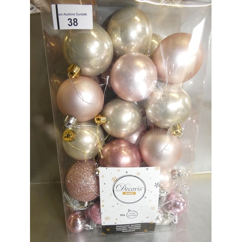 38 - SET OF CHRISTMAS BALLS