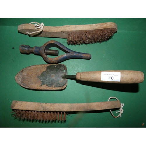 11 - OLD WIRE BRUSHES