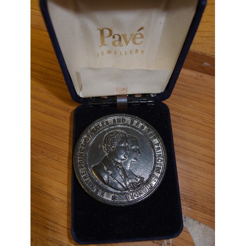 100 - THE PRINCE OF WALES AND THE PRINCESS ALEXANDRA COMMEMORATIVE COIN