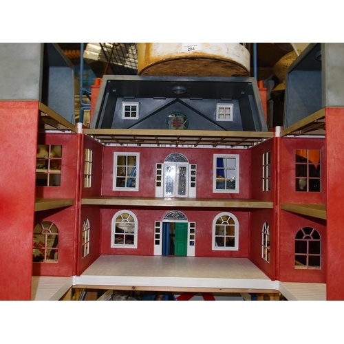 285 - DOLLS HOUSE