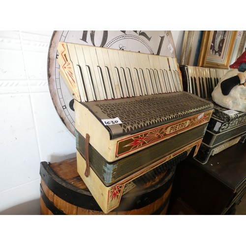 1030 - QUALITY VINTAGE PIETRO ACCORDION