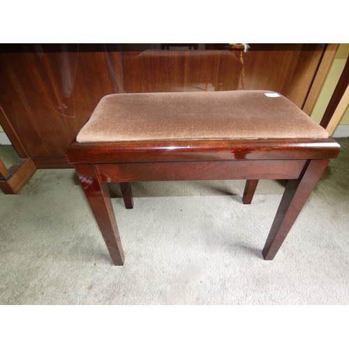 92 - VINTAGE MAHOGANY PIANO CHAIR