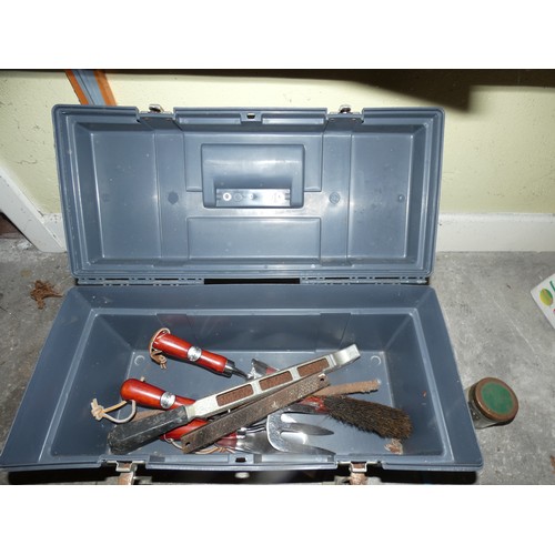 122 - STORAGE TOOL'S BOX WITH CONTENTS