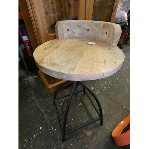 614 - VINTAGE INDUSTRIAL STYLE STOOL