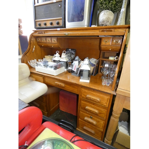 618 - ANTIQUE ROLL TOP DESK OAK