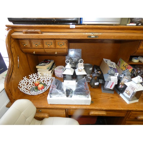 618 - ANTIQUE ROLL TOP DESK OAK