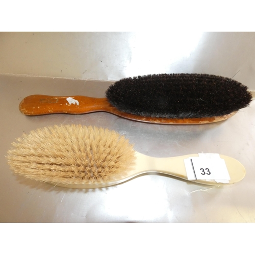 33 - 2 NATURAL BRUSHES