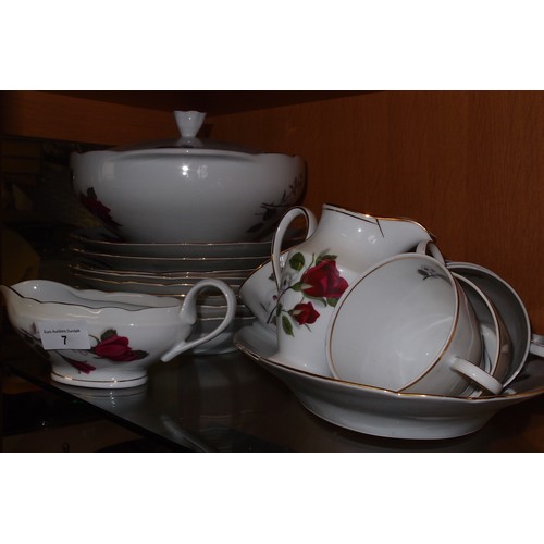 7 - Chodziez Red Roses Tea Set