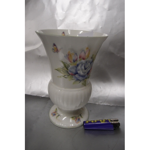 562 - UNIQUE AYNSLEY CELESTE VASE