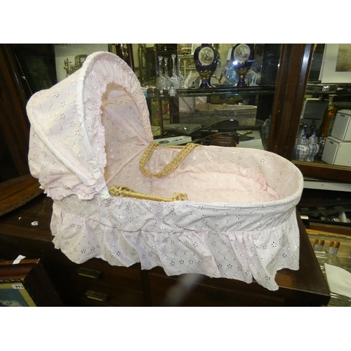 491 - NEW  WICKED BABY BASKET WITH HOOD AND FLAT FITTED SHEET +Natural Rocking Stand