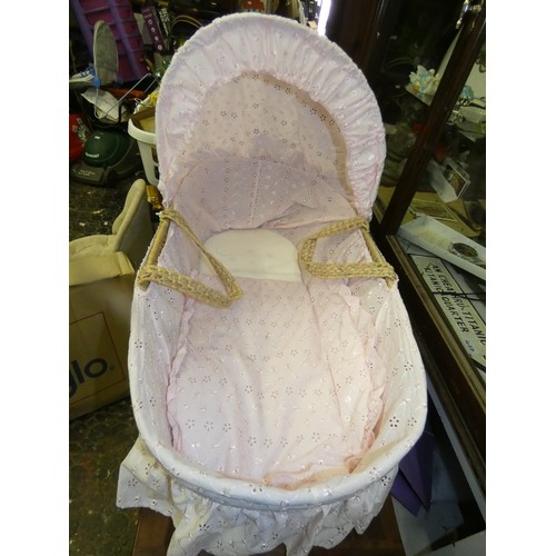 491 - NEW  WICKED BABY BASKET WITH HOOD AND FLAT FITTED SHEET +Natural Rocking Stand