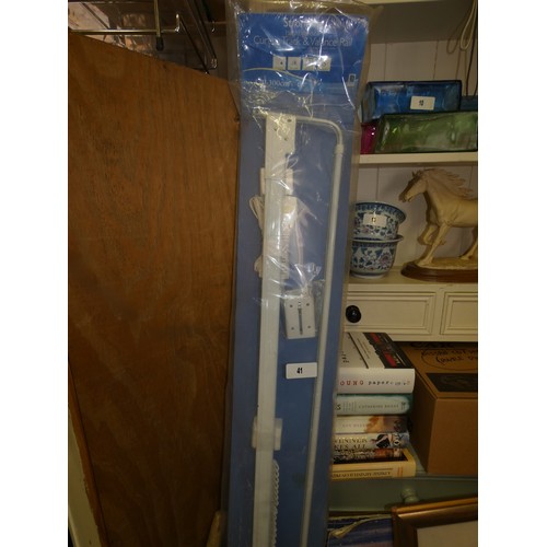 41 - METAL EXTENDABLE CURTAIN TRACK AND VALANCE RAIL - 1.70-3 M.