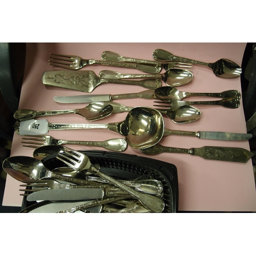 250 - QTY OF QUALITY CUTLERY